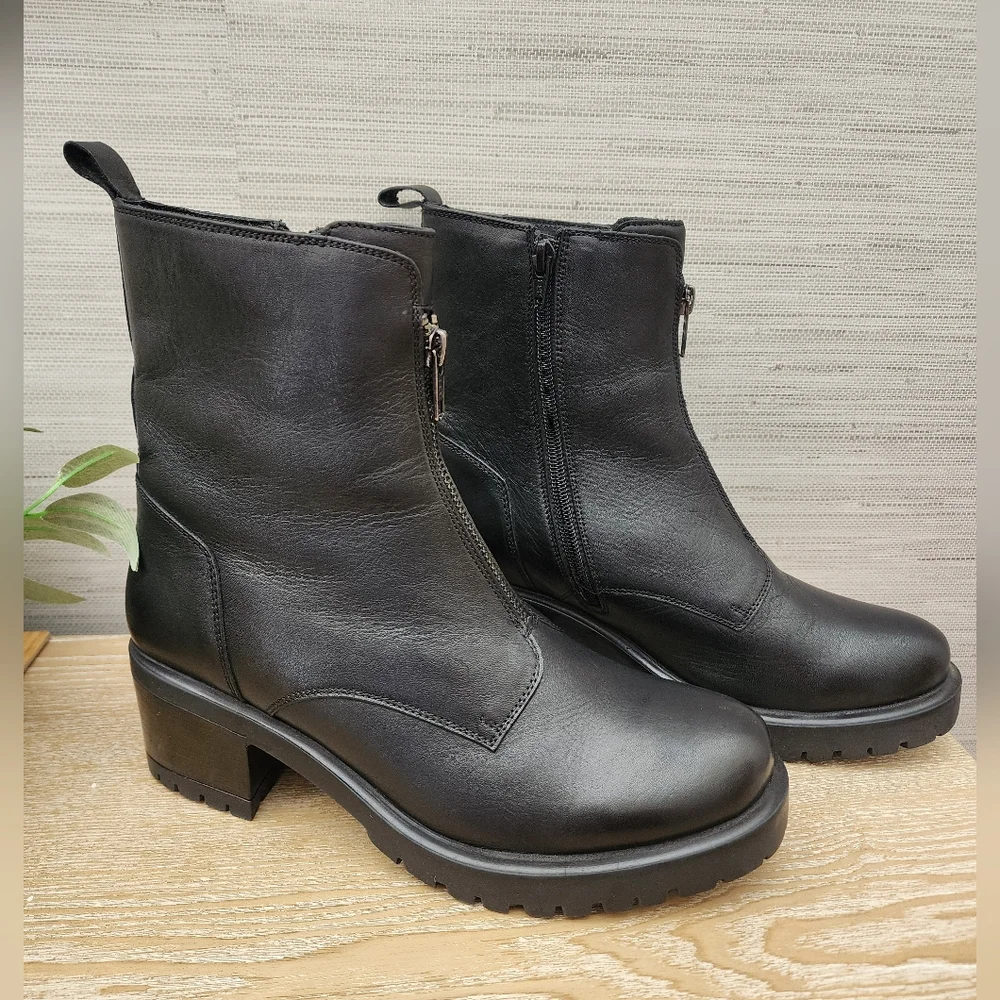 Journee Signature Collection Norrah black leather ankle boots sz 9
